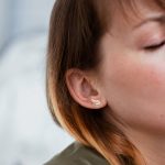 Kolczyki Skrzydła Anioła na modelce