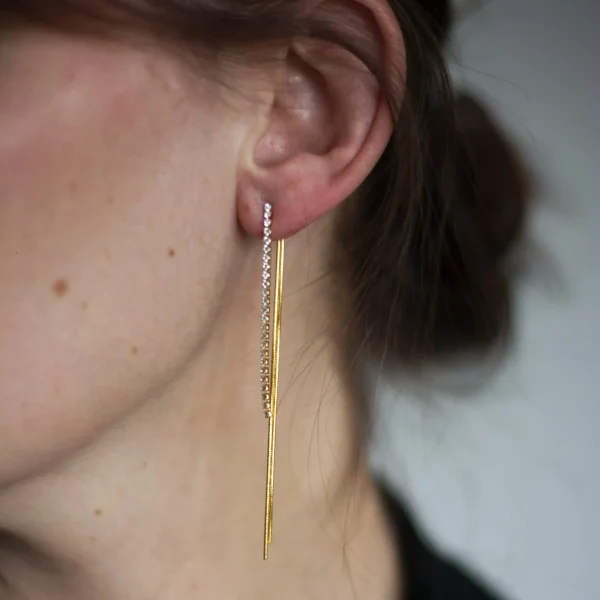 Złote Długie Kolczyki z Cyrkoniami – Glamour & Minimal - obrazek 3