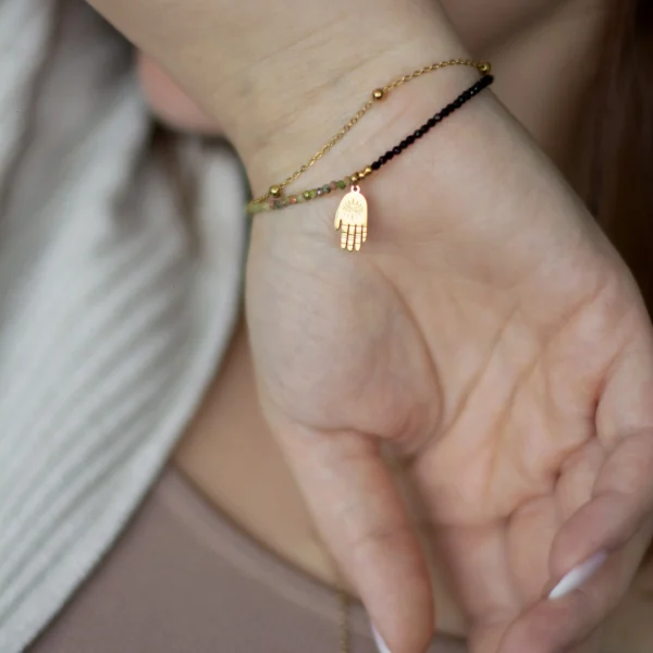 Bransoletka Hamsa ze Złotym Łańcuszkiem i Kamieniami – Ochronna Biżuteria Boho - obrazek 3